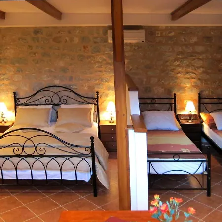 Estia Holiday * Гитион