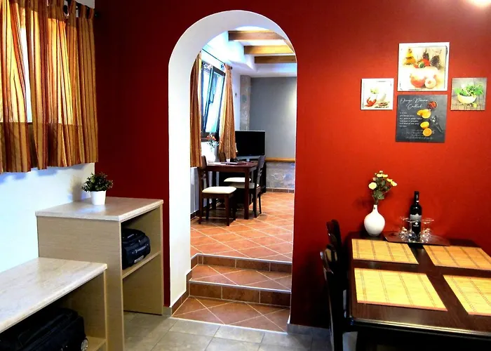 Апартаменты Estia Holiday