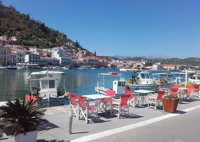 Апартаменты Estia Holiday *