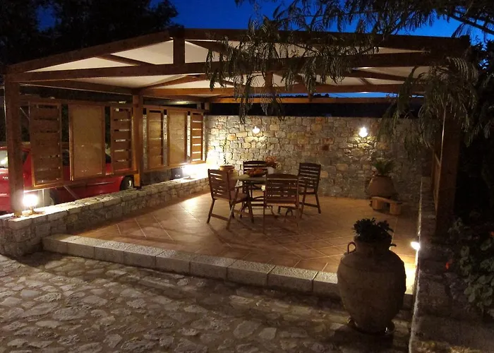 Estia Holiday Гитион